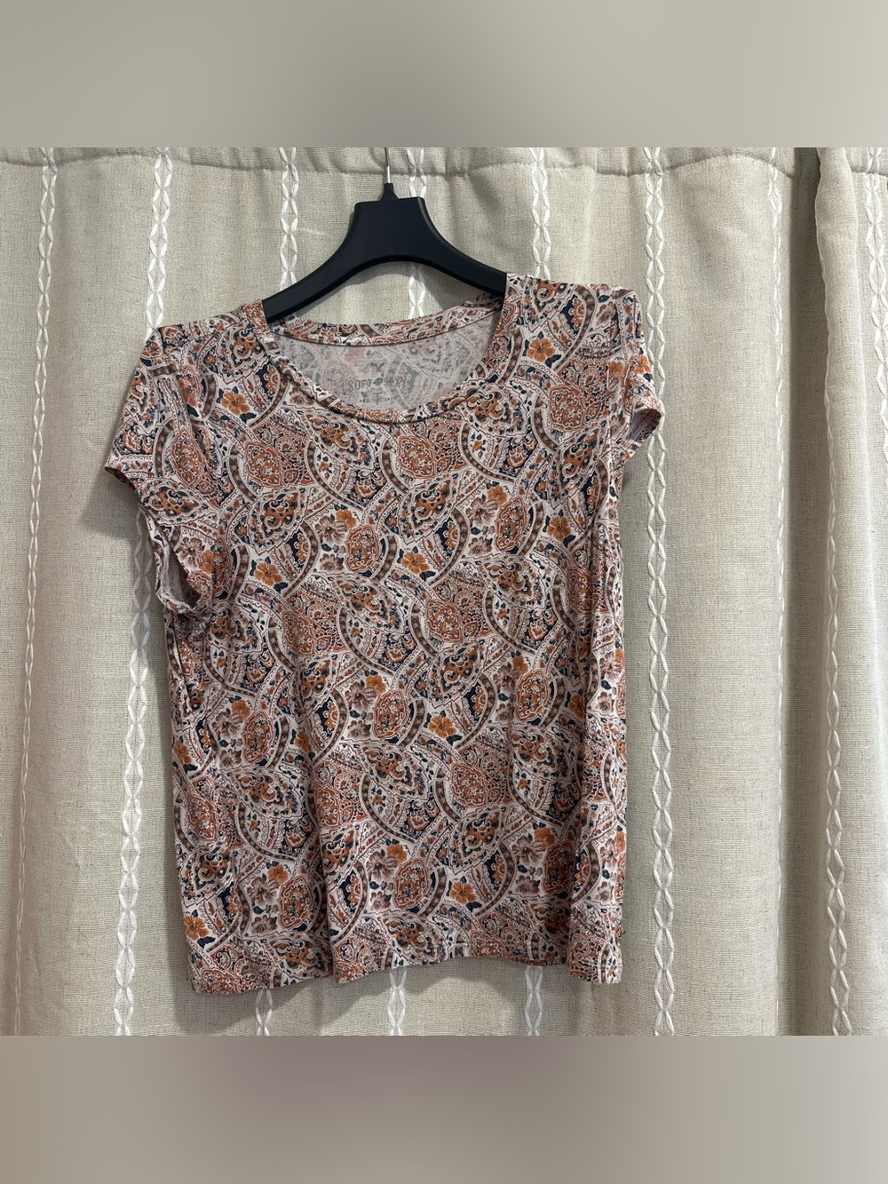 American Eagle Outfitters Short Sleeve Paisley Tee in Beige, Rust and Navy
